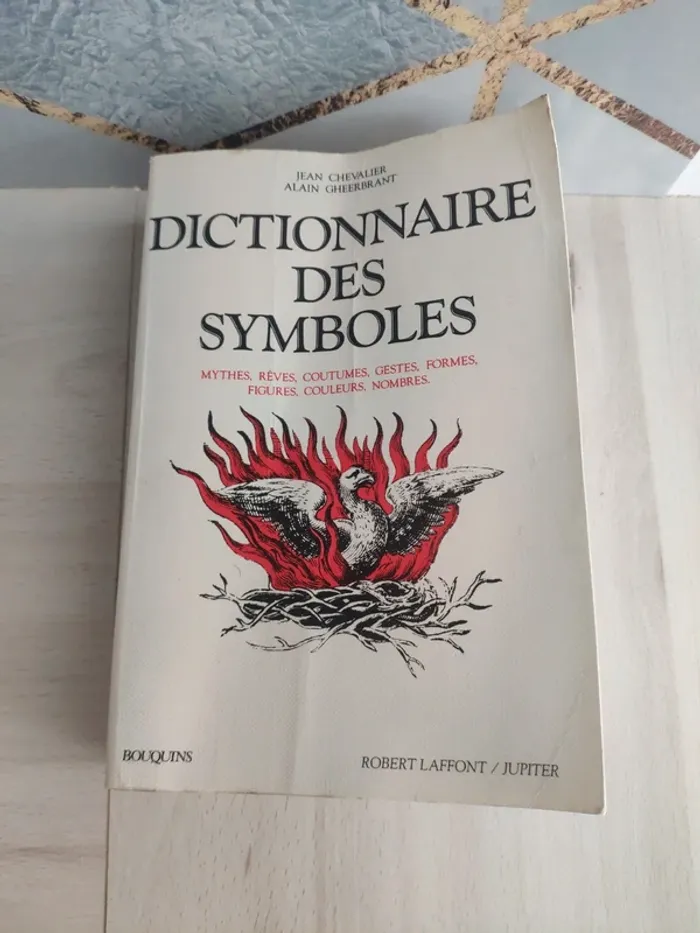 Livre dictionnaire des symboles mythes rêves coutumes gestes formes nombres Bouquins
