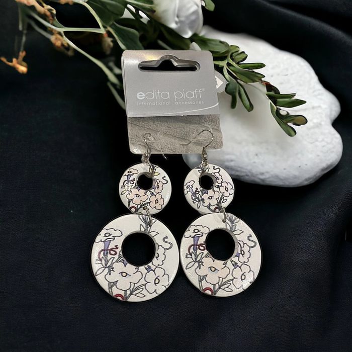 Boucle d’oreille neuve