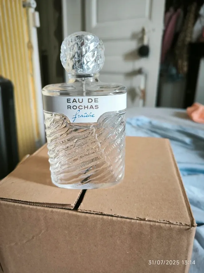 Flacon vide eau de rochas