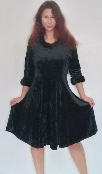 Robe velours noir vintage col et poignets fourrure