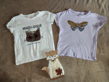 Lot de 2 tee shirts sequins papillon et chat 8 ans
