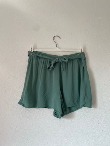 mini short vert ceinture intégrée 