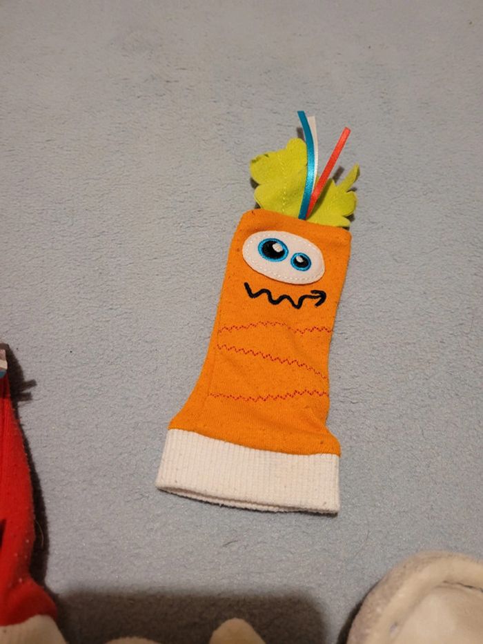 Hochet Disney et chaussettes marionnettes - photo numéro 3