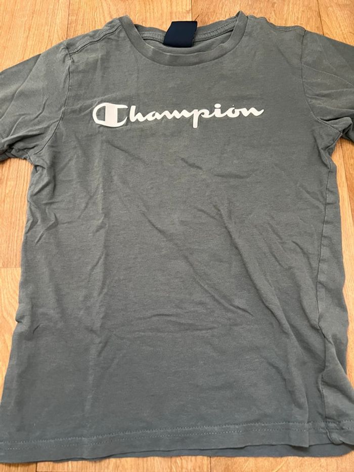 Tee-shirt champion