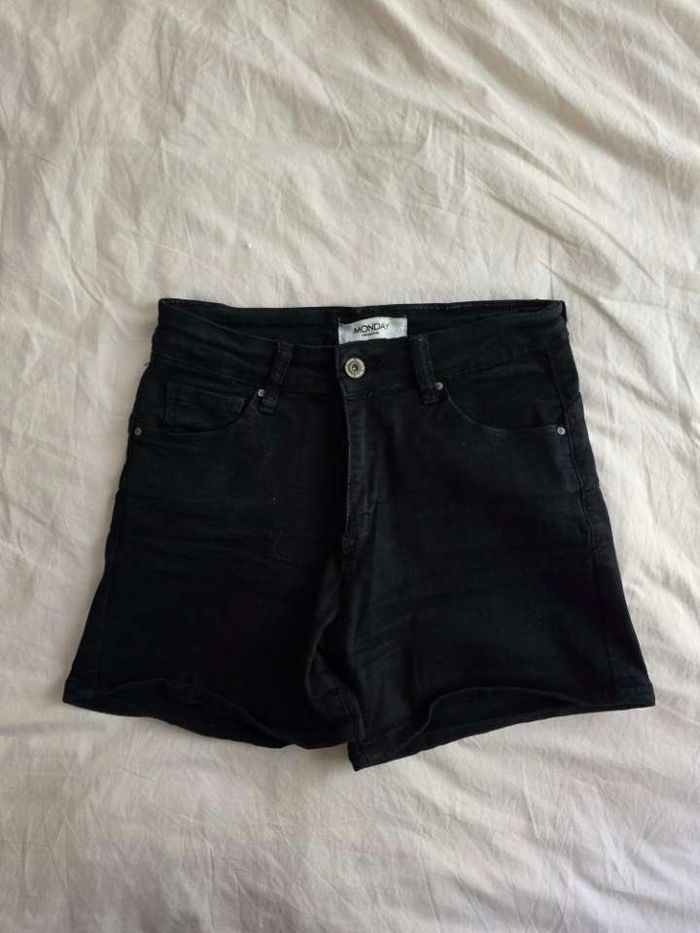 Short en jean noir