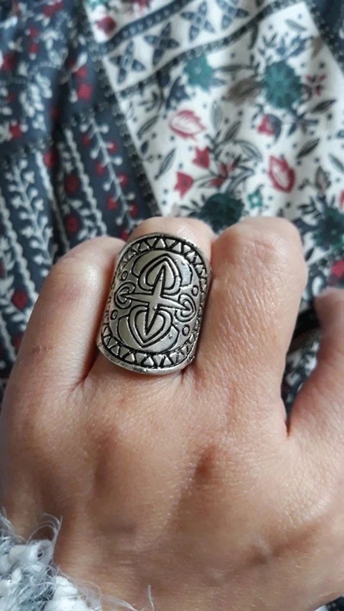 Bague Ethnique toute neuve - photo numéro 2