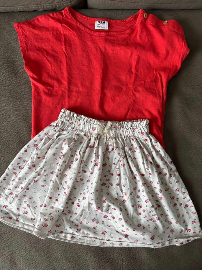 Ensemble t-shirt et jupe
