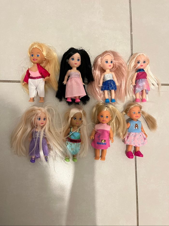 Lot de 8 mini barbies