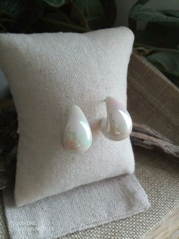 Boucles d'oreilles blanc poudré