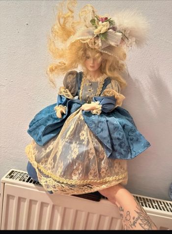 Poupée en porcelaine🪆