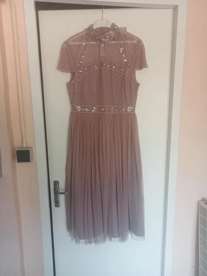 Robe broderie perlée avec paillettes - photo numéro 2