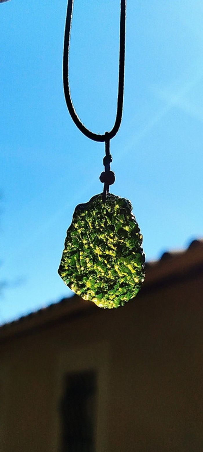 Éclat Stellaire 💫 Collier en Véritable Moldavite, Poussière d’Astéroïde - photo numéro 5