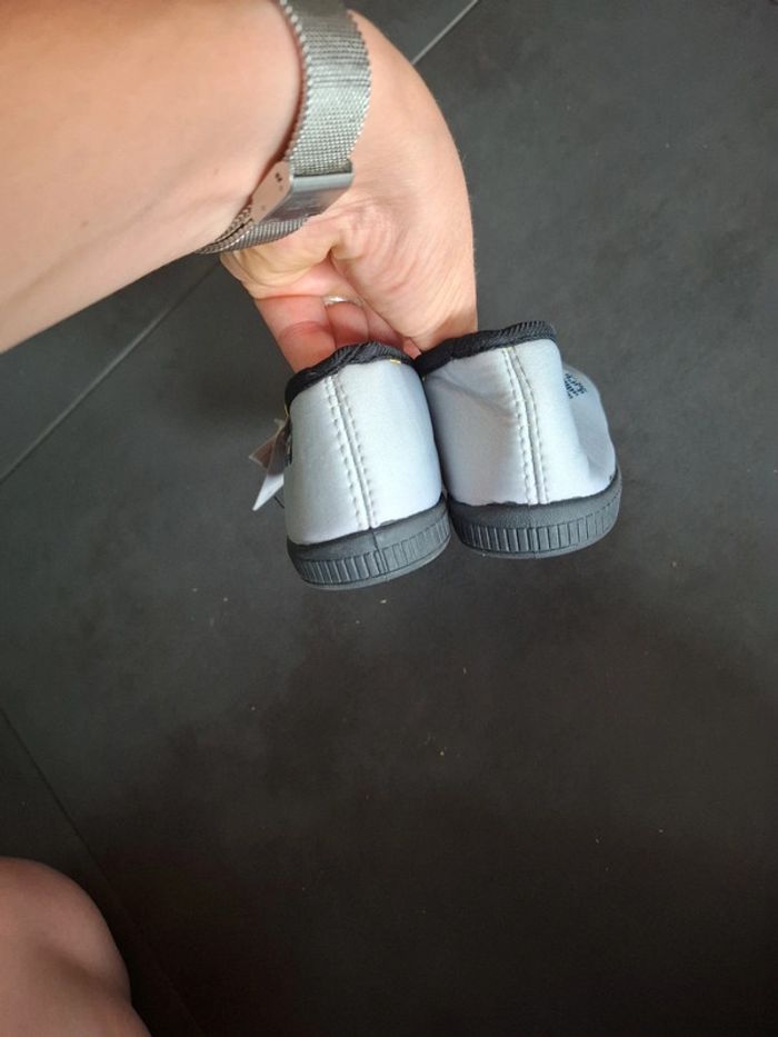 Chaussons neufs les Minions 29 - photo numéro 6