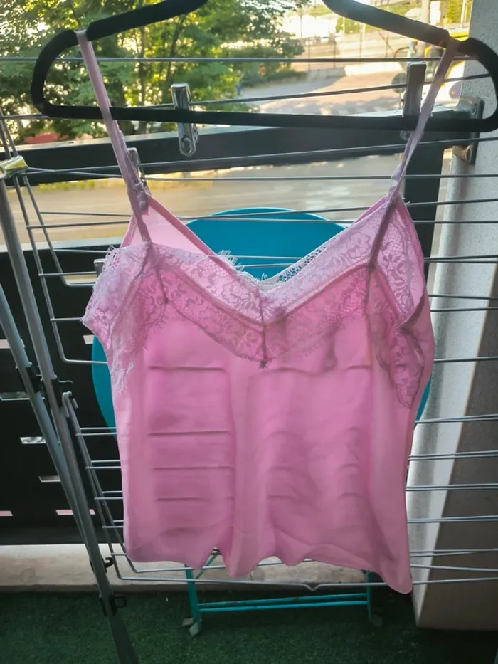 Débardeur rose dentelle