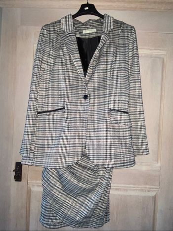 Tailleur jupe  en M