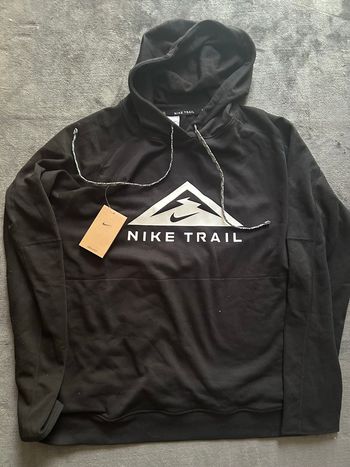 Pull nike trail taille L