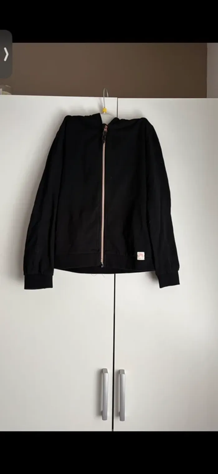 Veste a capuche noir Kiabi taille 10 ans fille