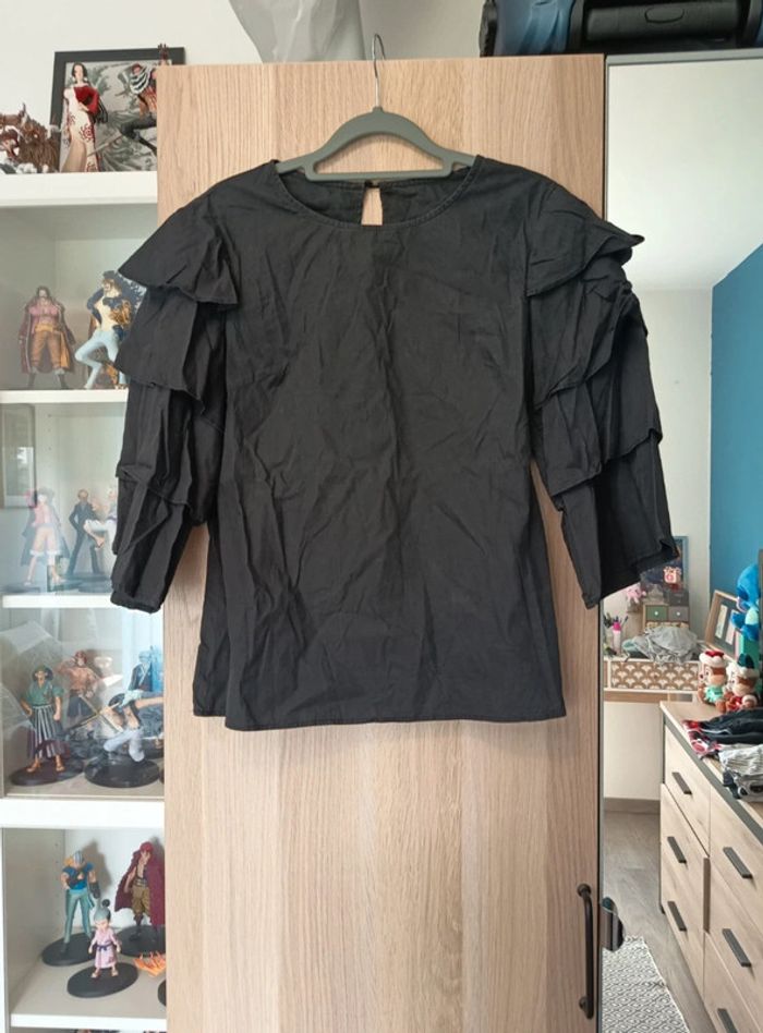 Blouse noir a volants sur les bras neuve shein - Taille L 40