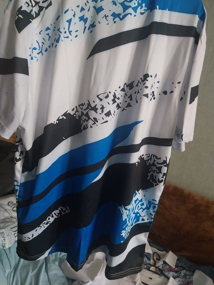 Polo tout neuf jamais porté. - photo numéro 5