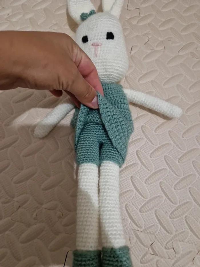 Peluche tricot crochet lapin blanc vert très bon état - photo numéro 3