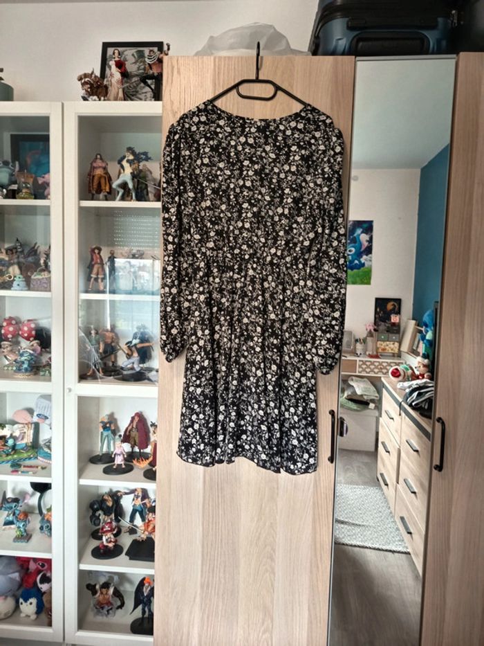 Robe noir fleuri blanche Neuf shein - Taille L 40-42 - photo numéro 7