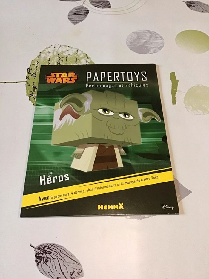 Livre créatif papertoys Star Wars Les Héros Personnages et véhicules