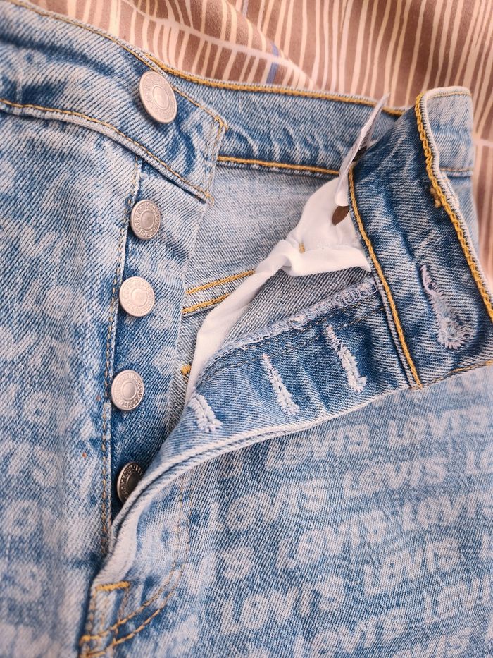 Short Levis comme neuf - photo numéro 2
