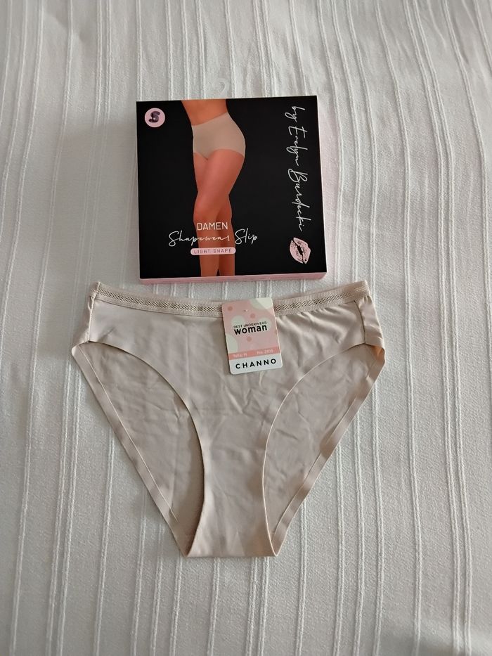 Lot culotte gainante et culotte