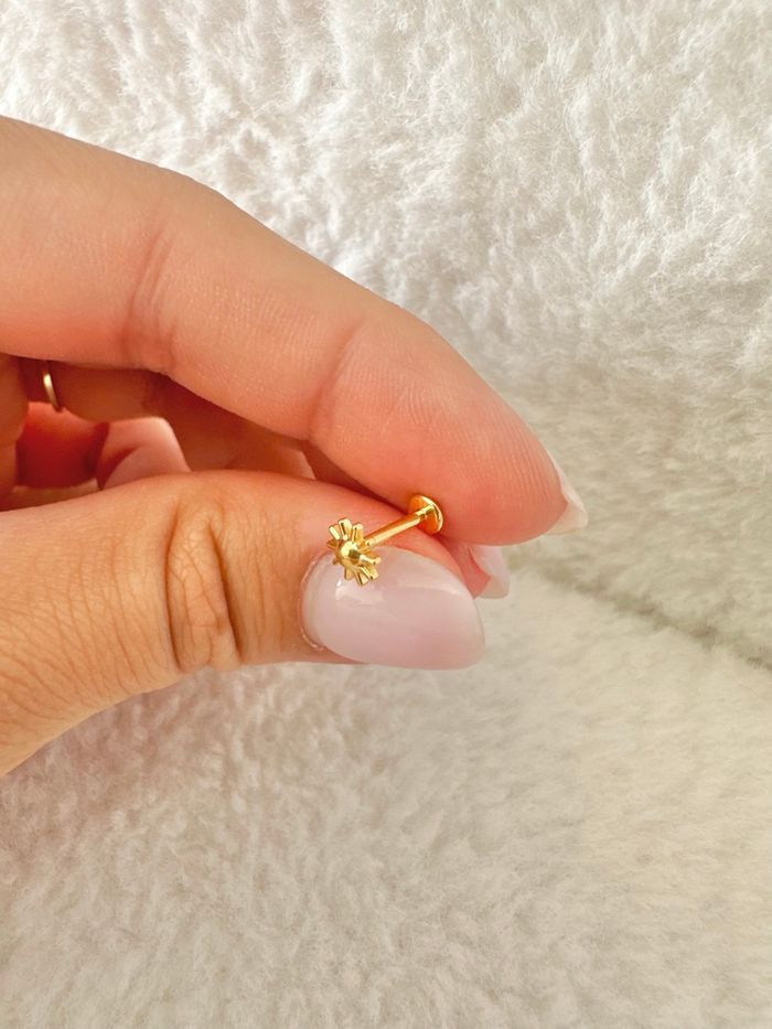 Piercing petit soleil simple, doré - photo numéro 2