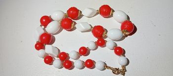 Collier vintage rouge et blanc