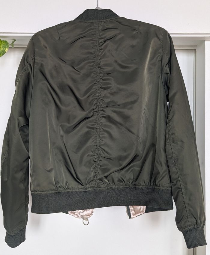 Veste bombers Pull&Bear taille S vert kaki - photo numéro 2
