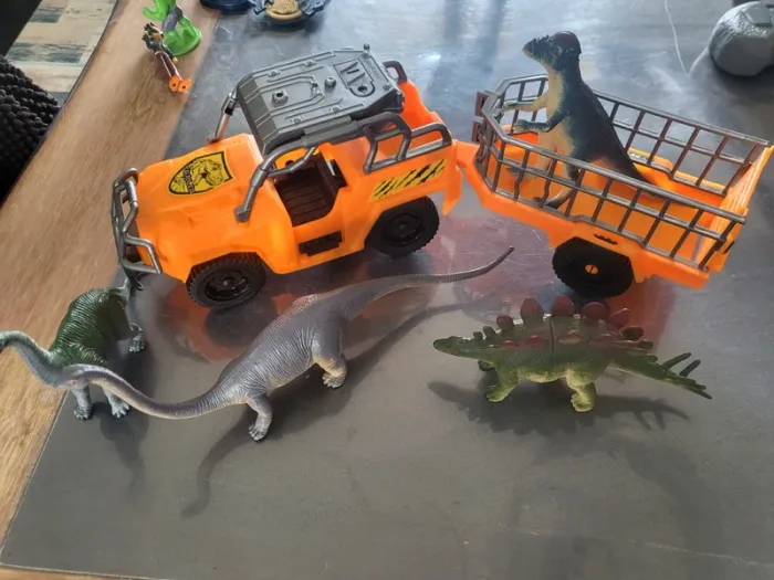 Lot dinos avec véhicule