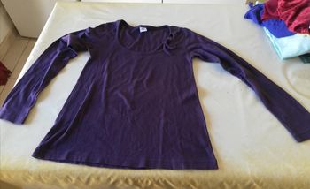 Tee-shirt manches longues Petit bateau t. 14 ans mais comme 16 ans. Violet foncé.