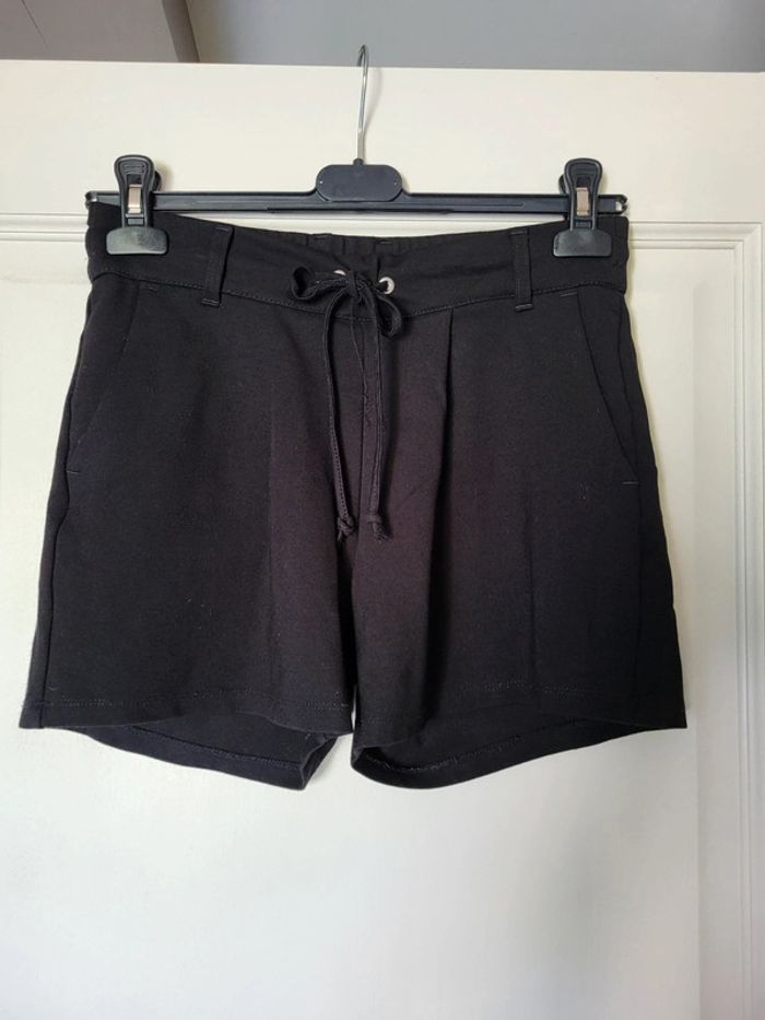 Short noir élégant Jacqueline de Yong