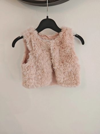 Boléro fourrure rose h&m 18/24 mois