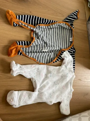 2 pyjamas 0 mois