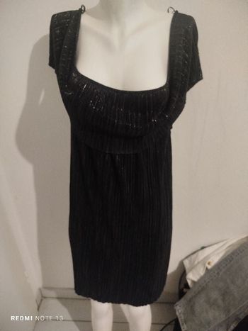 #kytie38femme. Robe sans manche taille 38 en lamé noir et argent plissée taille grande