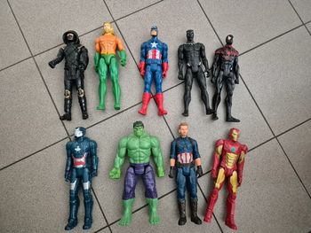 Lot de figurines super héros