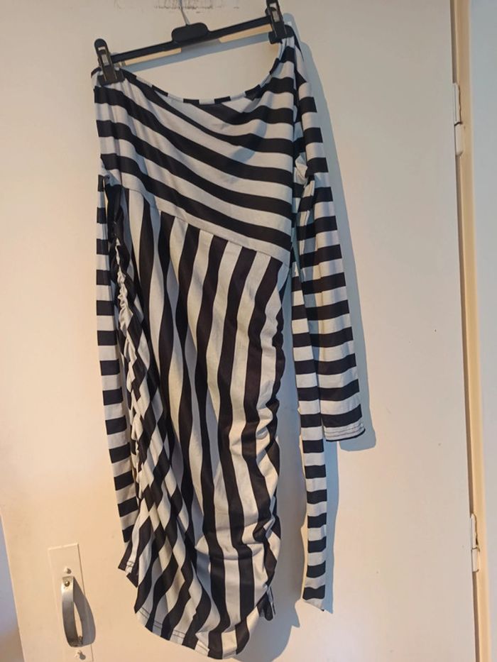 Robe noir et blanc - photo numéro 2