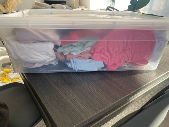 Caisse vêtement 1 mois