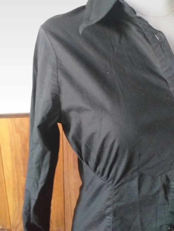 Chemise noire cintrée manches longues - photo numéro 3
