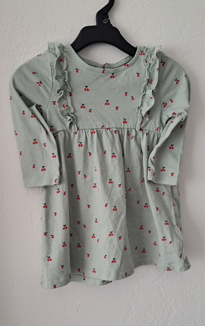 Robe avec des cerises 12 mois