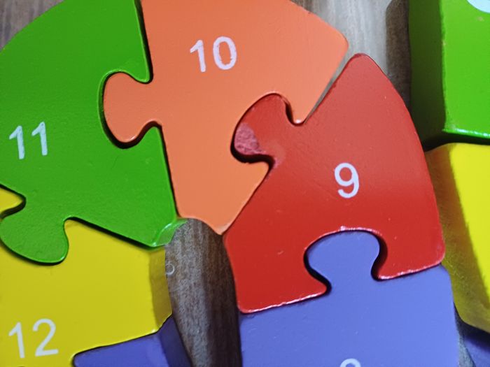 Puzzle en bois chiffres et lettres - photo numéro 3