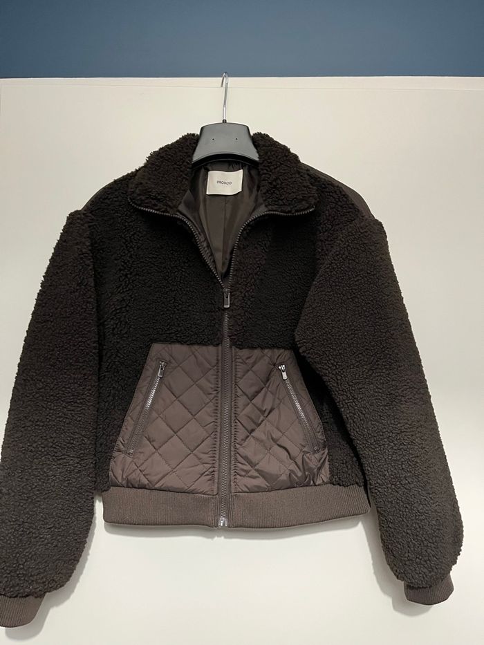 Blouson court marron moumoute et matelassé