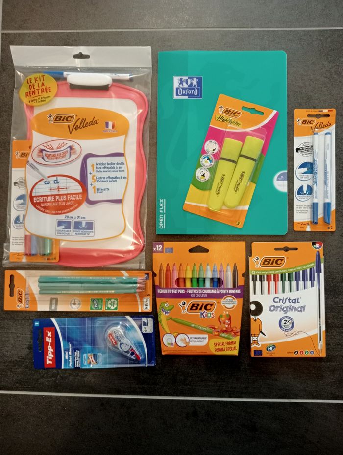 Lot fournitures scolaires