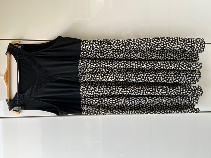 Robe noire à fleurs jaunes Shein Curve - Taille 2XL