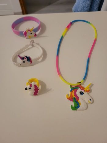 Lot de 4 bijoux licorne