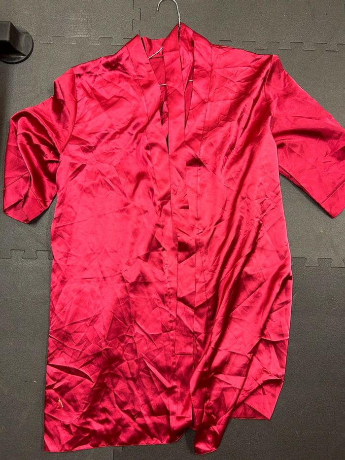 Veste en satin rouge