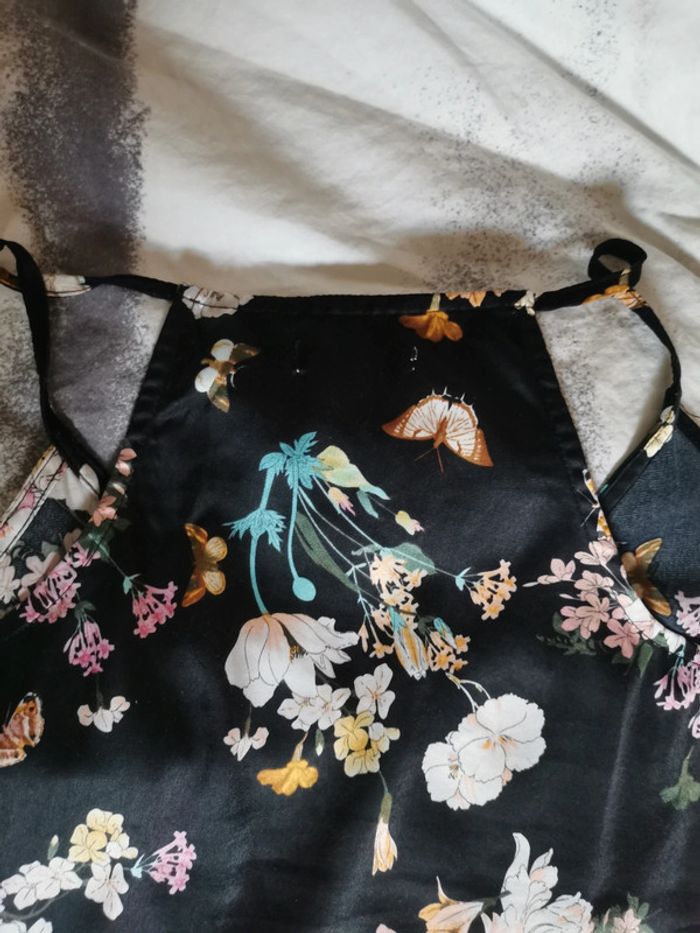 Top en satin noir à fleurs taille S - photo numéro 4
