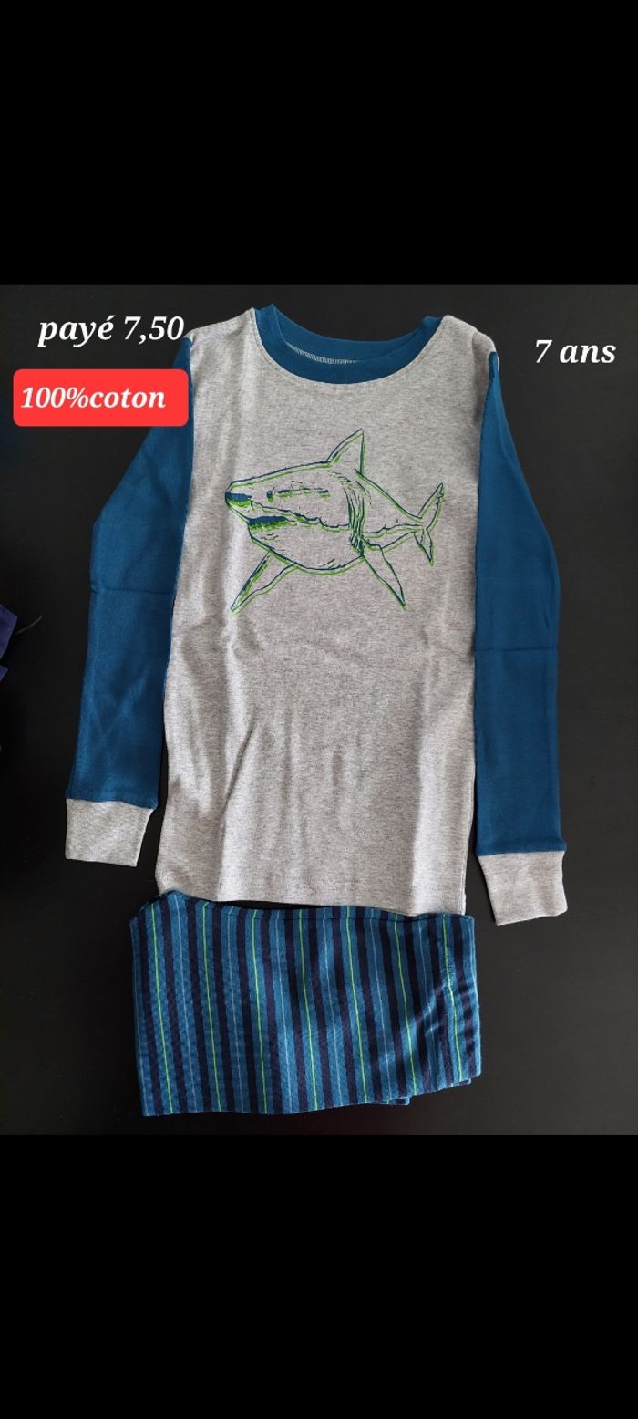 Pyjama serré motif requin garçon 7ans
